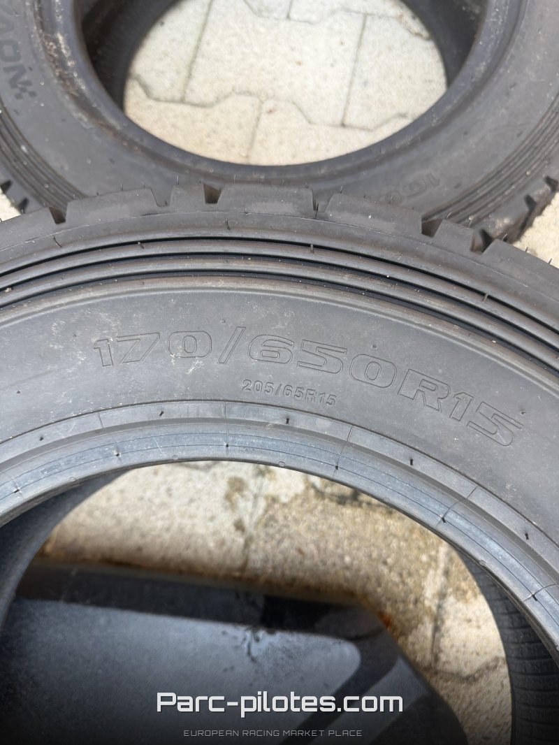 Un pneus neuf 170/650R15