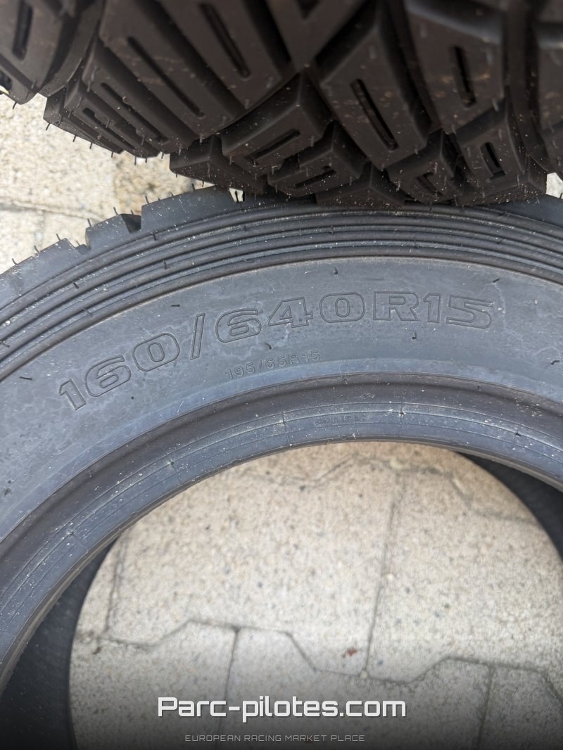 Pneu neuf 160/640r15